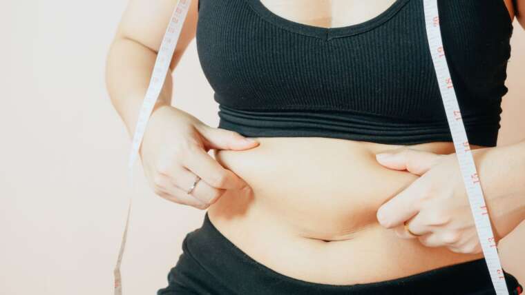 Queime a gordura abdominal com estes chás para perder barriga